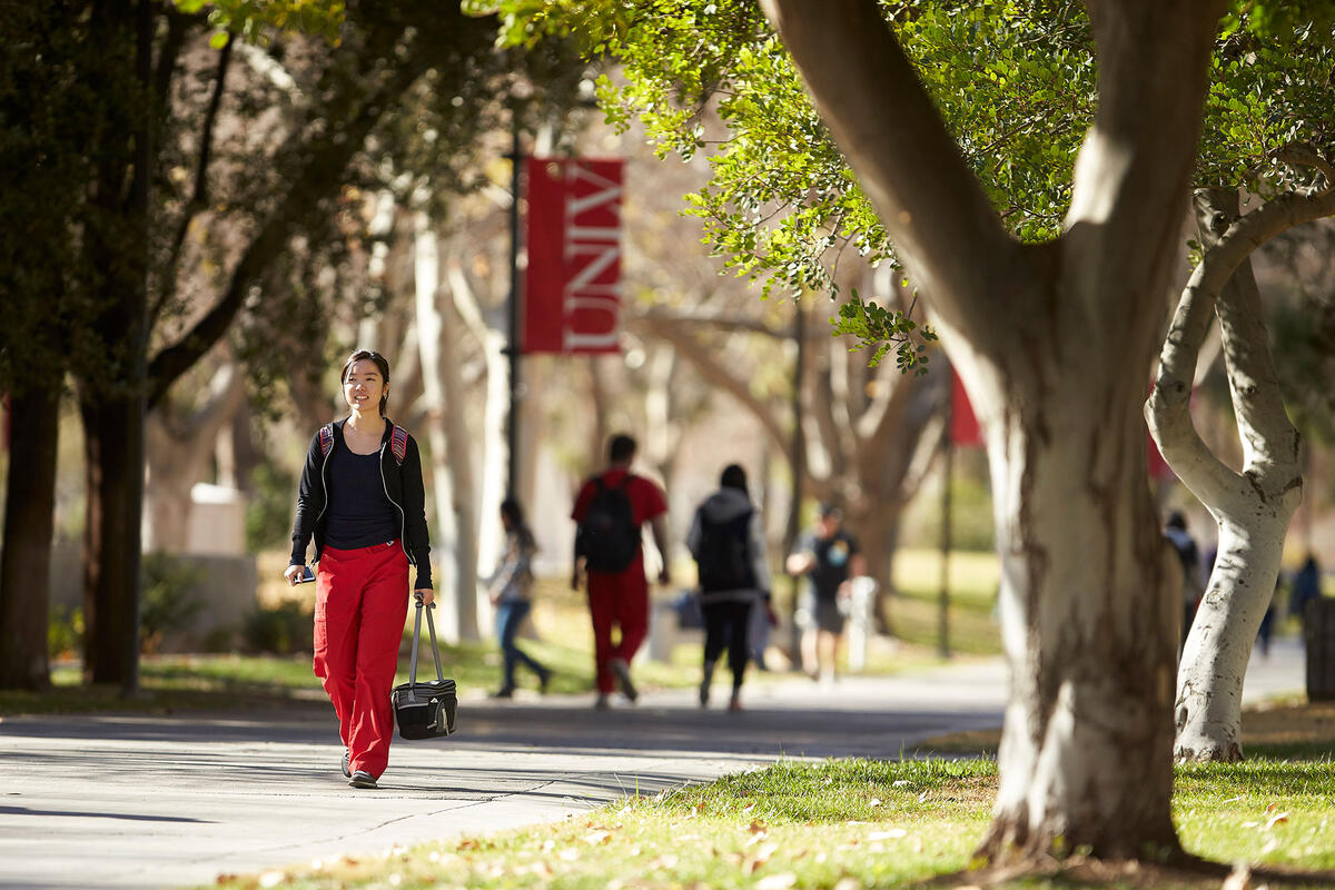 a couple students walking through campus