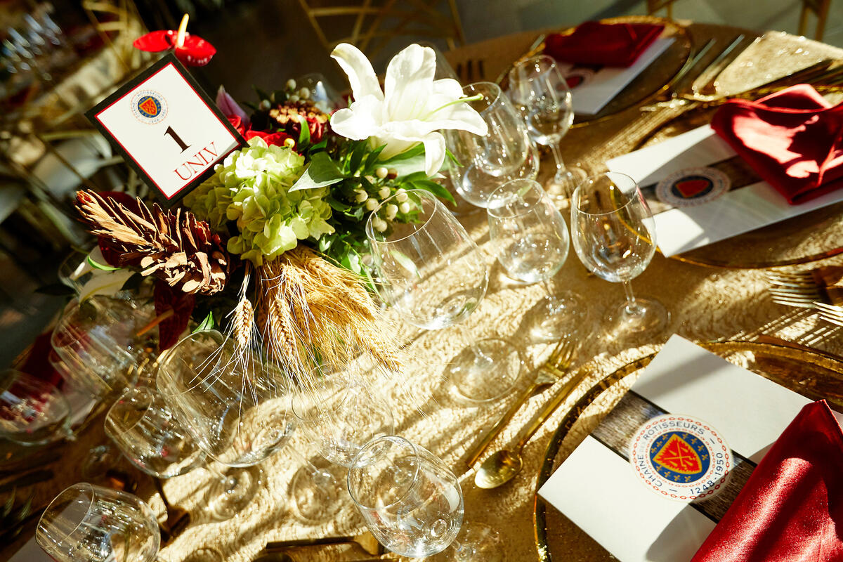 Picture of nicely decorated catering table