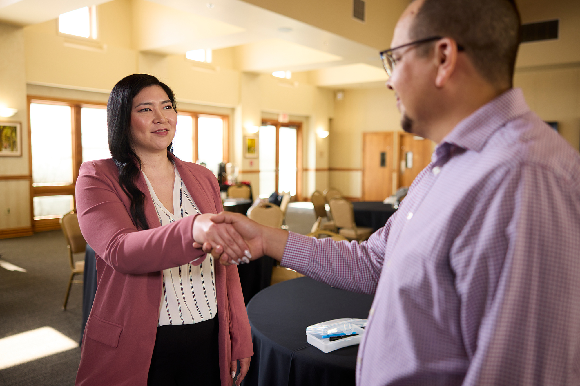 two people handshaking