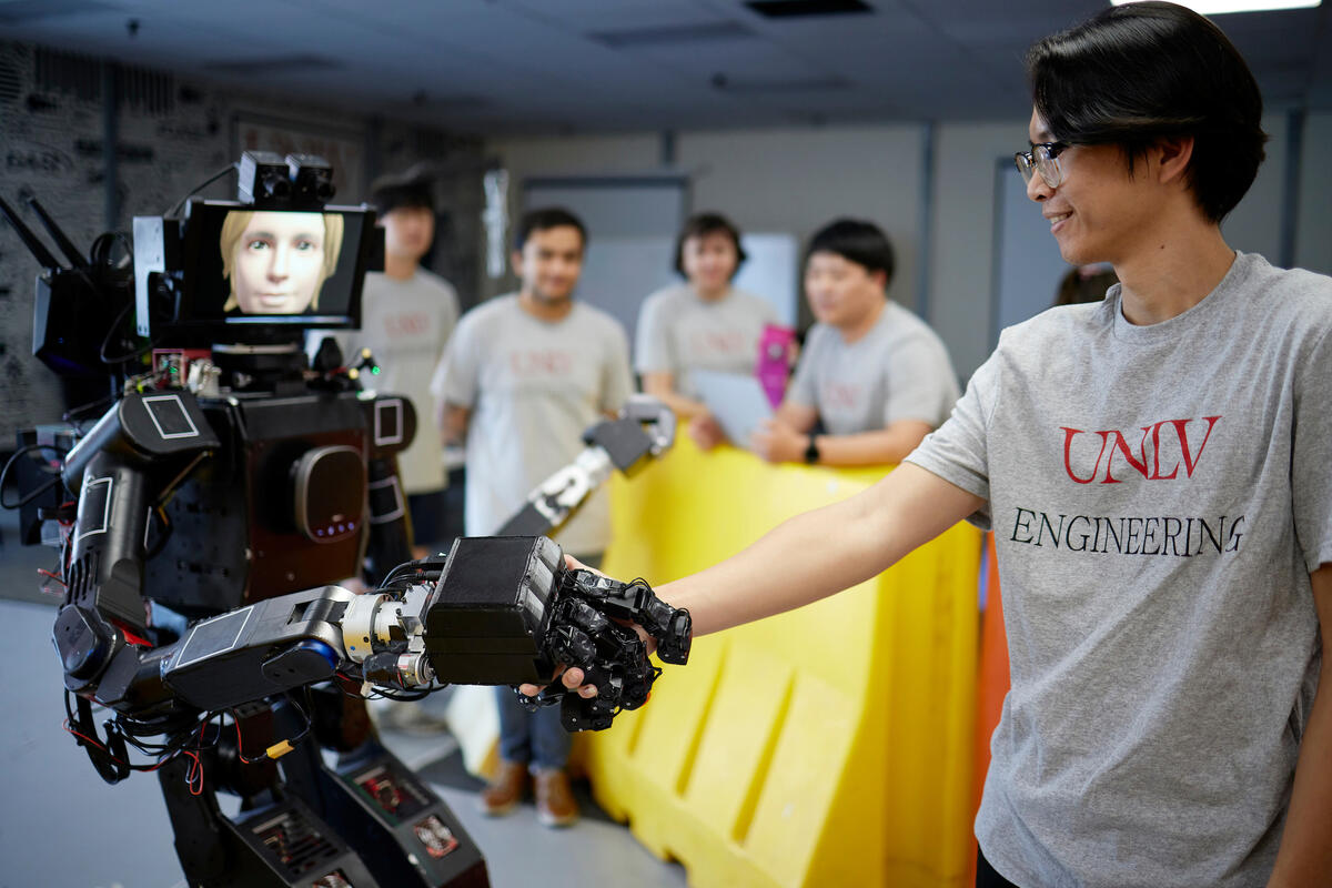 File:Robotics workshop at the Model Engineering College.jpg